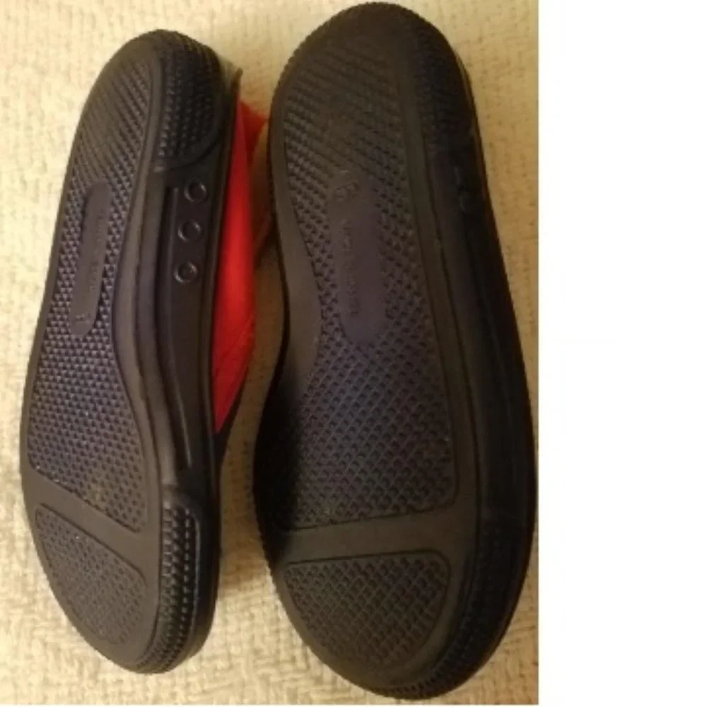 NEW Kids Rubber Pool or Beach Water Shoes Slip on Size 6 VERY COLORFUL